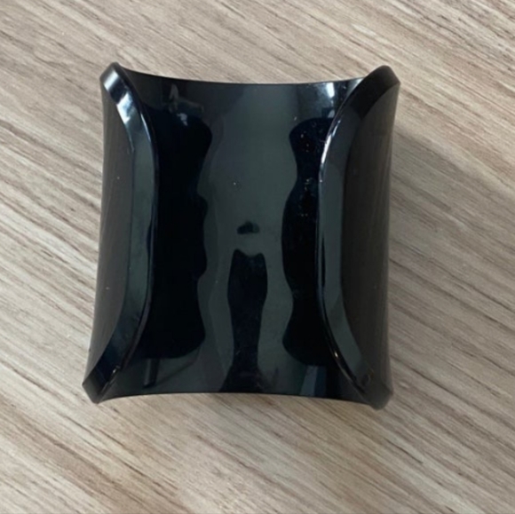 RARE!!Absolutely Gorgeous Tory Burch Luxury Cuff ✨️ BRACELET Pristine Condition - Picture 4 of 4